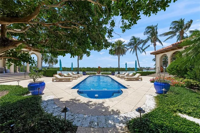$16,850,000 | 139 South Washington Drive, Sarasota, FL 34236