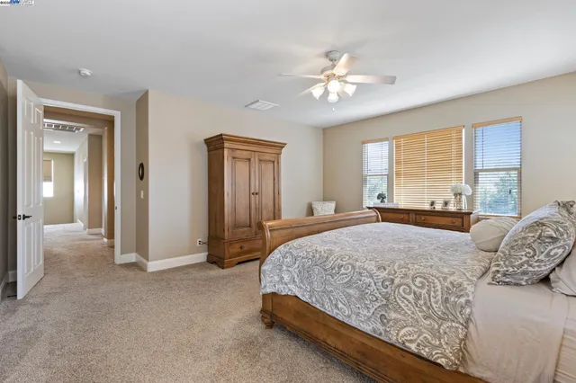 a en suite bathroom with a sink and a mirror