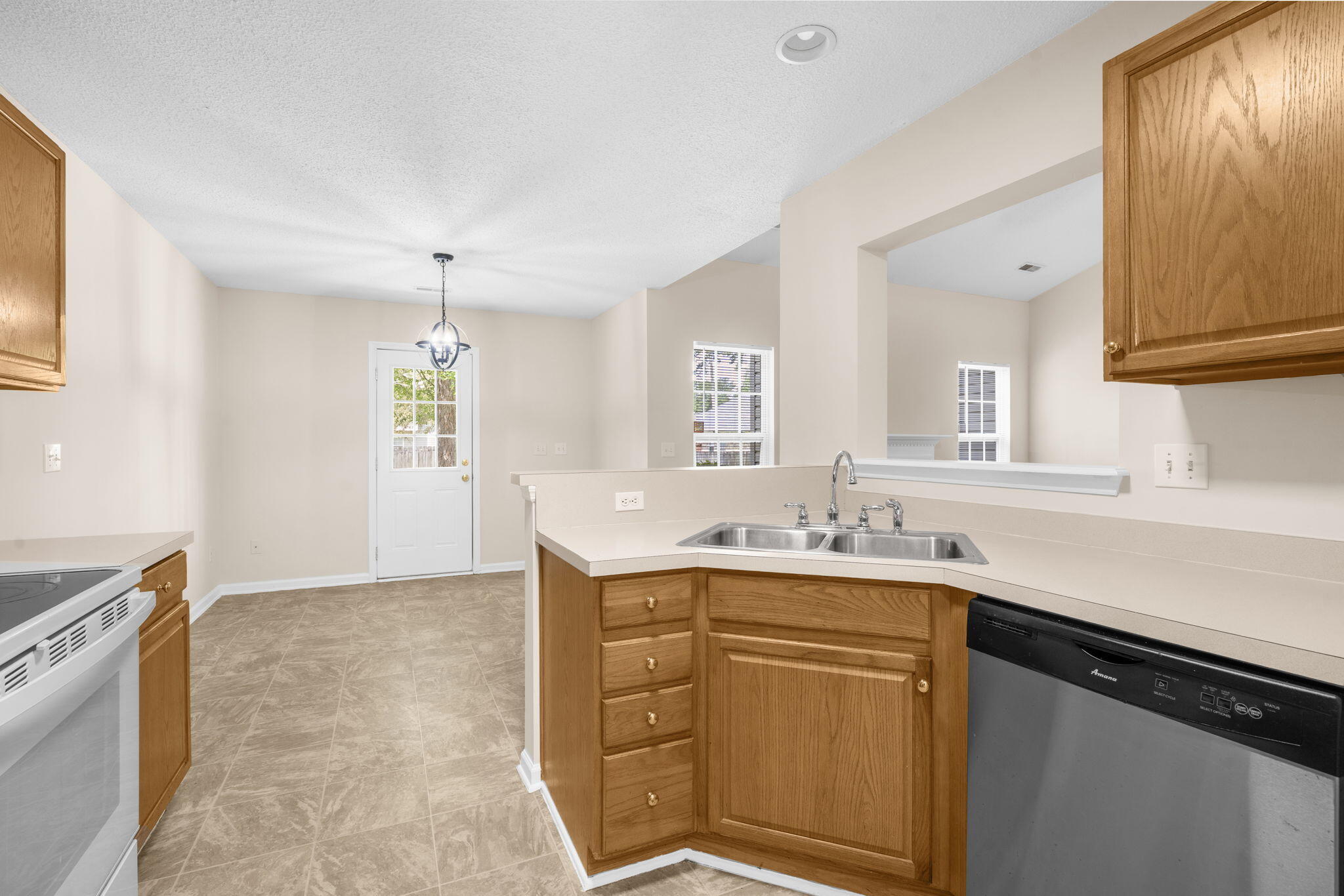 1311 Lantern Road Summerville, SC 29486 - Photo 11 of 30 24-web-or-mls-DSC09654