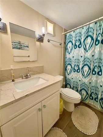 $3,000 | 722 South Boulevard Of The Presidents, Unit 105, Sarasota, FL 34236