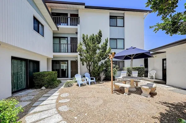 $3,000 | 722 South Boulevard Of The Presidents, Unit 105, Sarasota, FL 34236