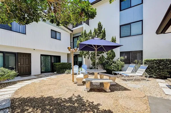 $3,000 | 722 South Boulevard Of The Presidents, Unit 105, Sarasota, FL 34236