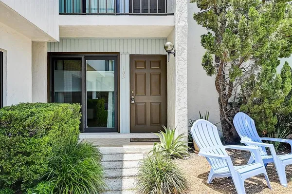 $3,000 | 722 South Boulevard Of The Presidents, Unit 105, Sarasota, FL 34236