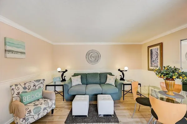 $3,000 | 722 South Boulevard Of The Presidents, Unit 105, Sarasota, FL 34236