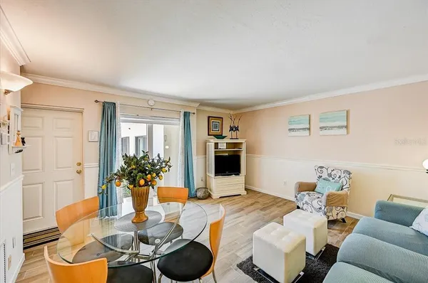 $3,000 | 722 South Boulevard Of The Presidents, Unit 105, Sarasota, FL 34236