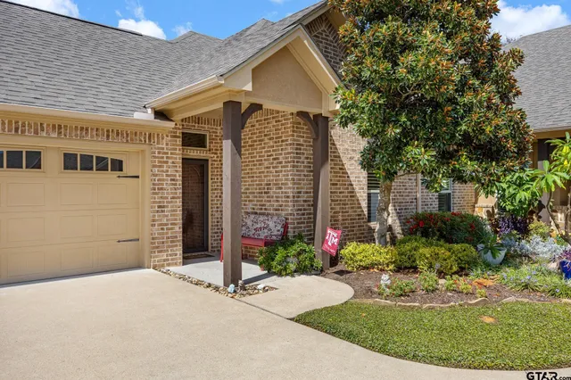 a front view of house with yard