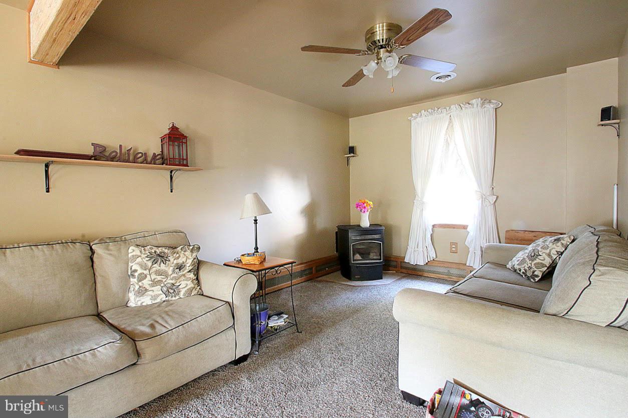 3310 Grace Road Baltimore, MD 21219 - Photo 11 of 30 Living Room
