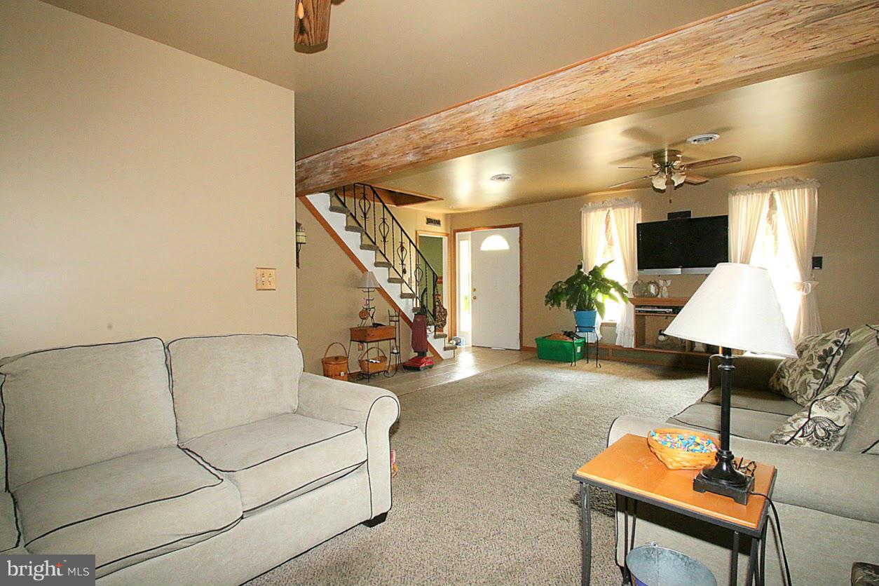 3310 Grace Road Baltimore, MD 21219 - Photo 12 of 30 Living Room