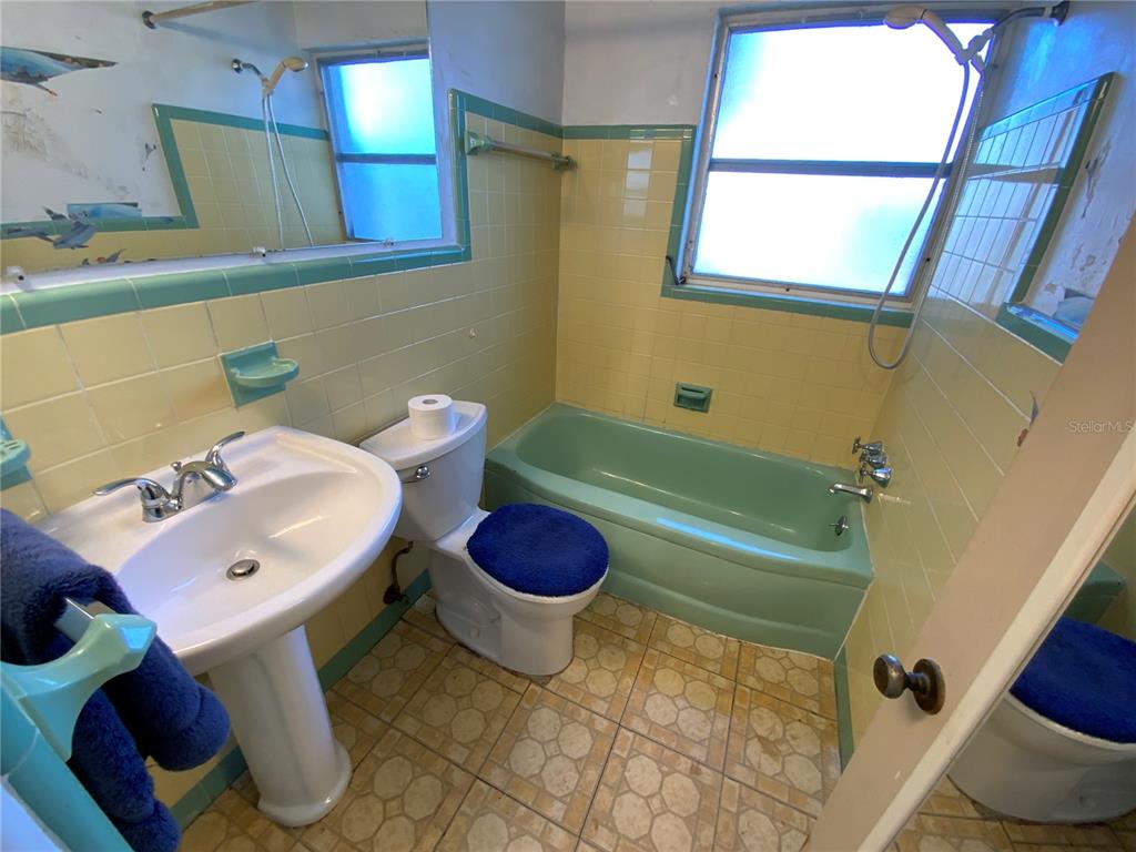 1404 Corey Way South South Pasadena, FL 33707 - Photo 6 of 21 a bathroom with a sink toilet and a bathtub