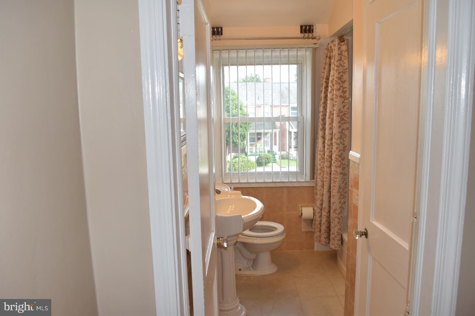 1308 Stonewood Road Baltimore, MD 21239 - Photo 4 of 30 Bath (Master)
