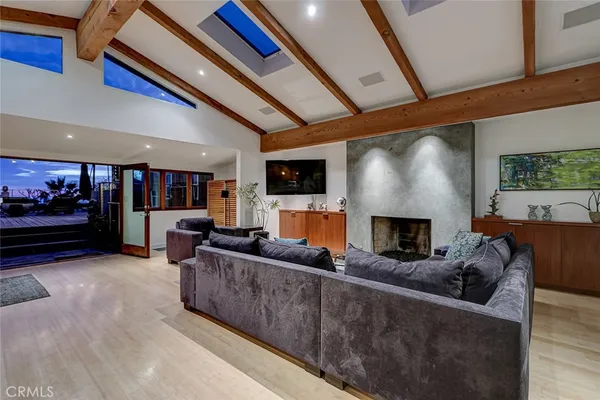 $6,499,000 | 3205 Bayview Drive, Manhattan Beach, CA 90266