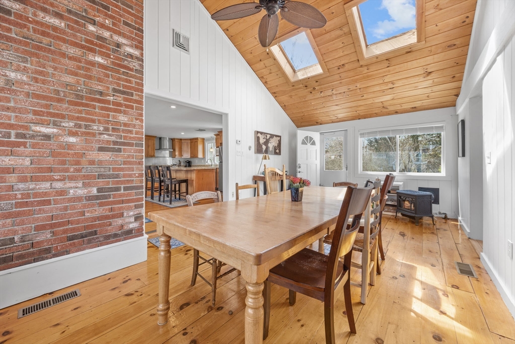 18 Captain Towne Road Sandwich, MA 02537 - Photo 12 of 40