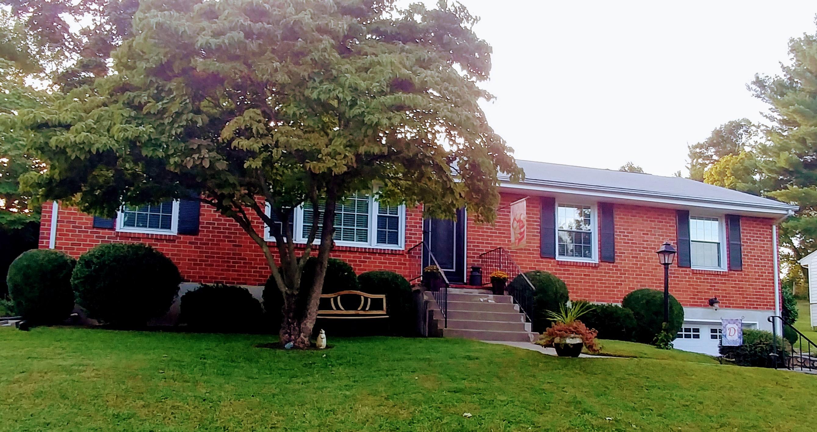 3451 Greencliff Road Roanoke, VA 24018 - Photo 2 of 37 New pic of Robin front