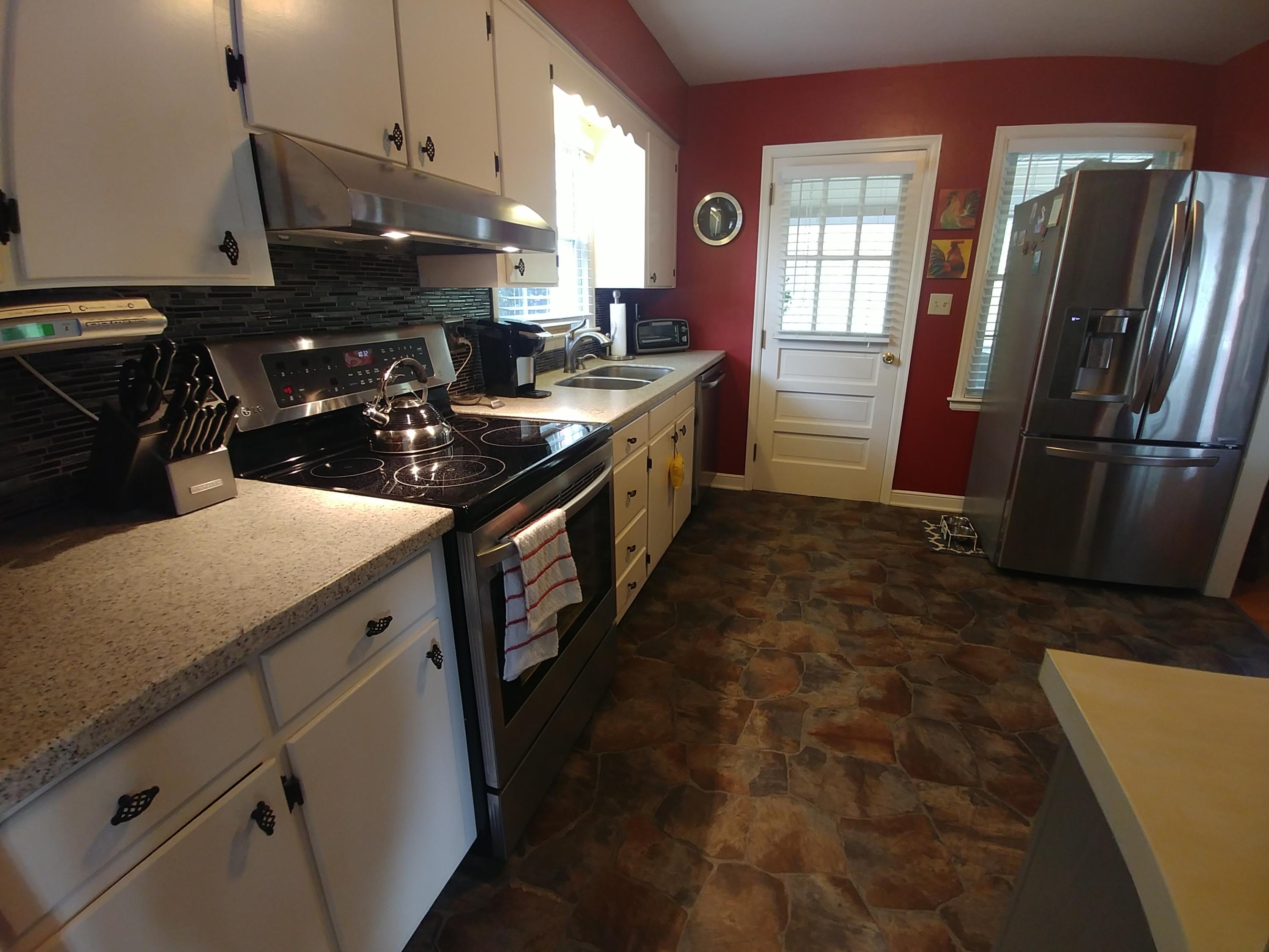 3451 Greencliff Road Roanoke, VA 24018 - Photo 14 of 37 Stainless Frig