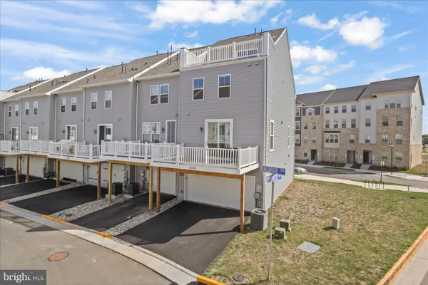 $799,000 | 24190 Kilbride Terrace, Sterling, VA 20166