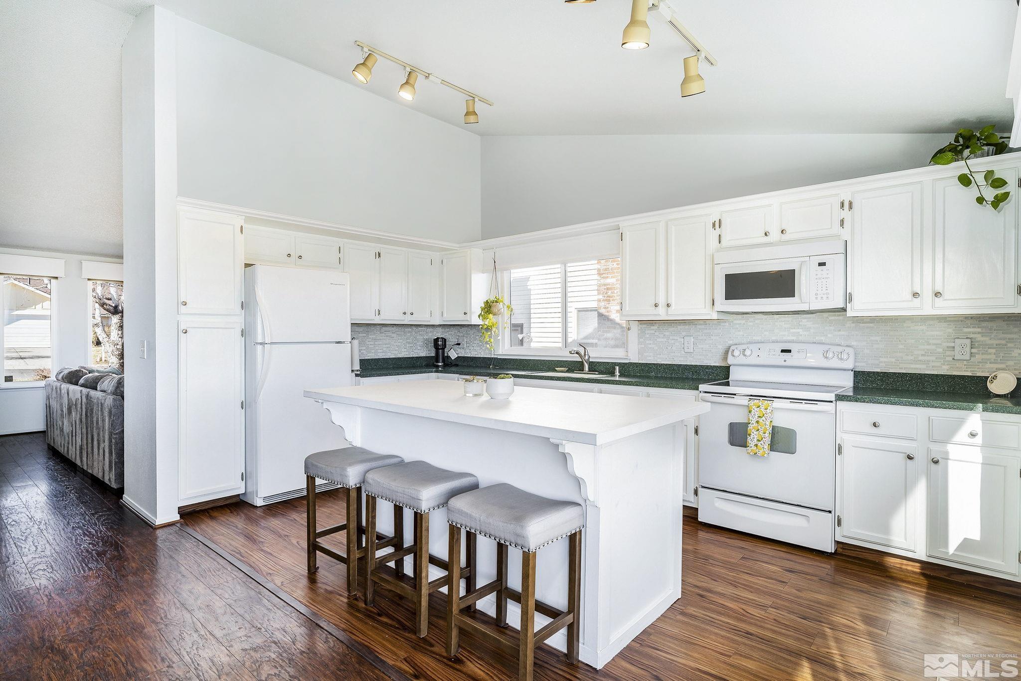 3808 Bexley Square Reno, NV 89503 - Photo 7 of 19 Photo 7