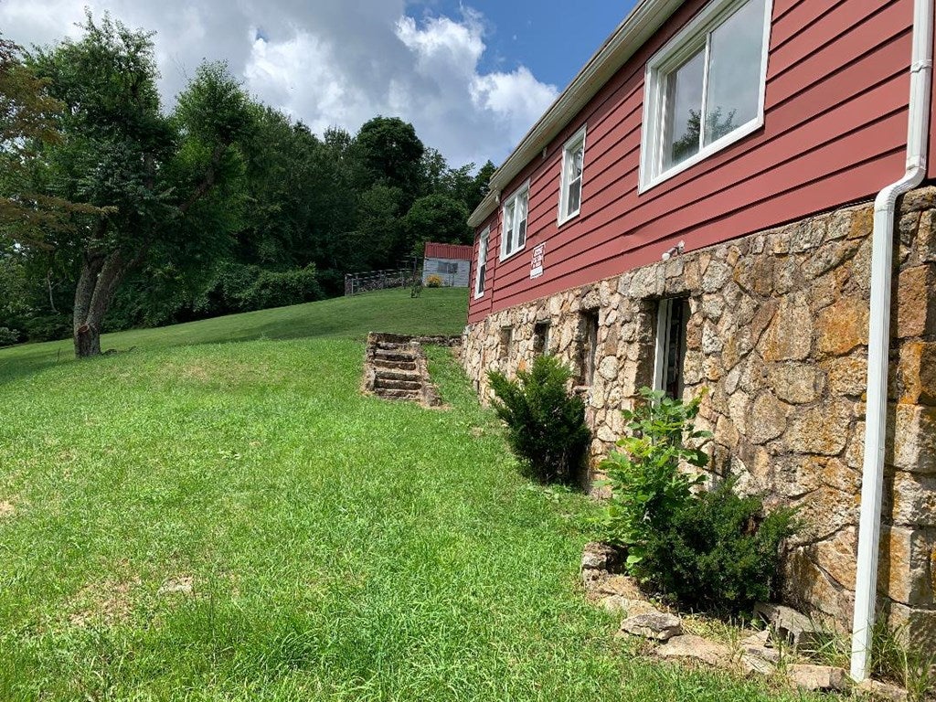3232 Ridgecrest Road Bluefield, WV 24701 - Photo 3 of 15 Gallery Image 3