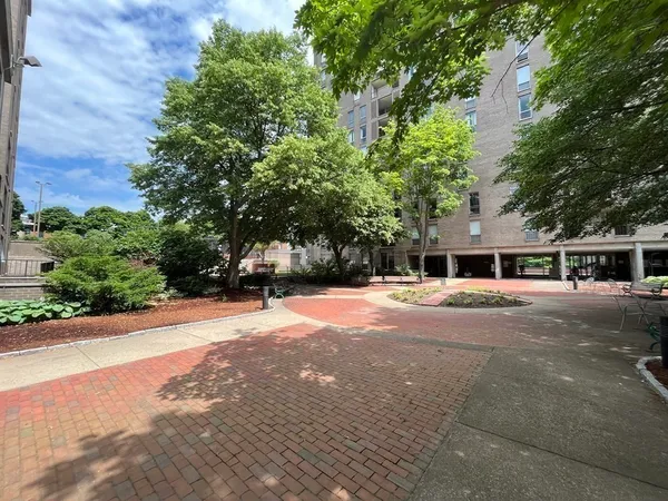 $3,200 | 33 Pond Avenue, Unit 320, Brookline, MA 02445