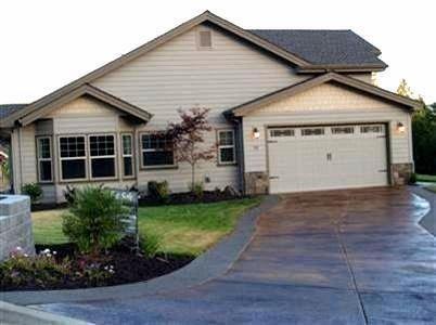 119 Northwest Native Run Loop Grants Pass, OR 97526 - Photo 1 of 18 Front of home