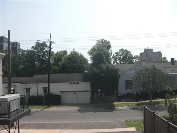 $1,150 | 1319 Amelia Street, Unit B, New Orleans, LA 70115