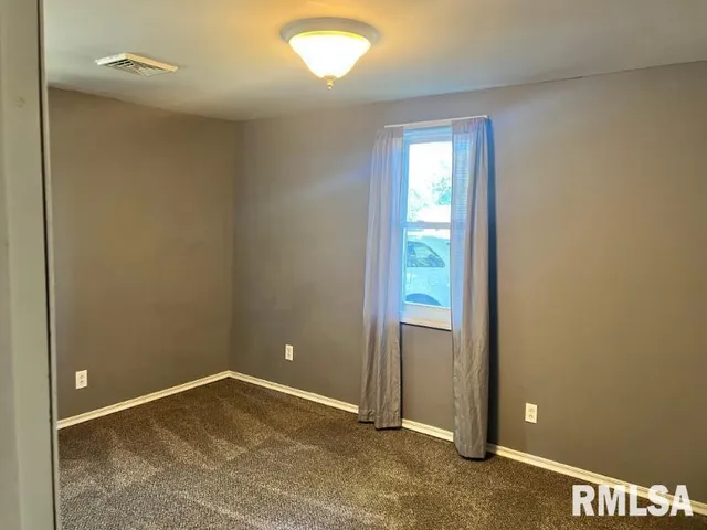 $75,900 | 113 South Williams Street, Colchester, IL 62326