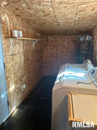 $75,900 | 113 South Williams Street, Colchester, IL 62326