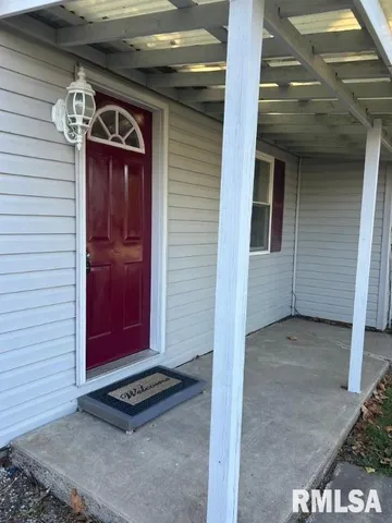 $75,900 | 113 South Williams Street, Colchester, IL 62326