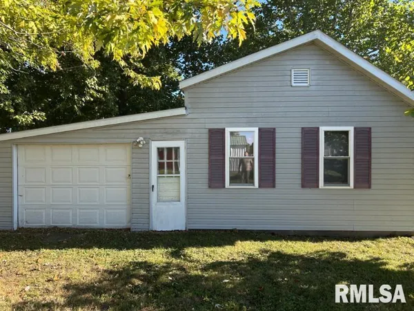 $75,900 | 113 South Williams Street, Colchester, IL 62326