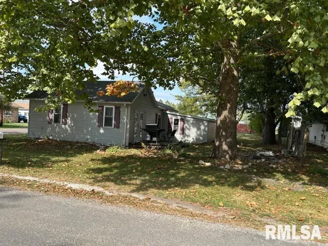 $75,900 | 113 South Williams Street, Colchester, IL 62326