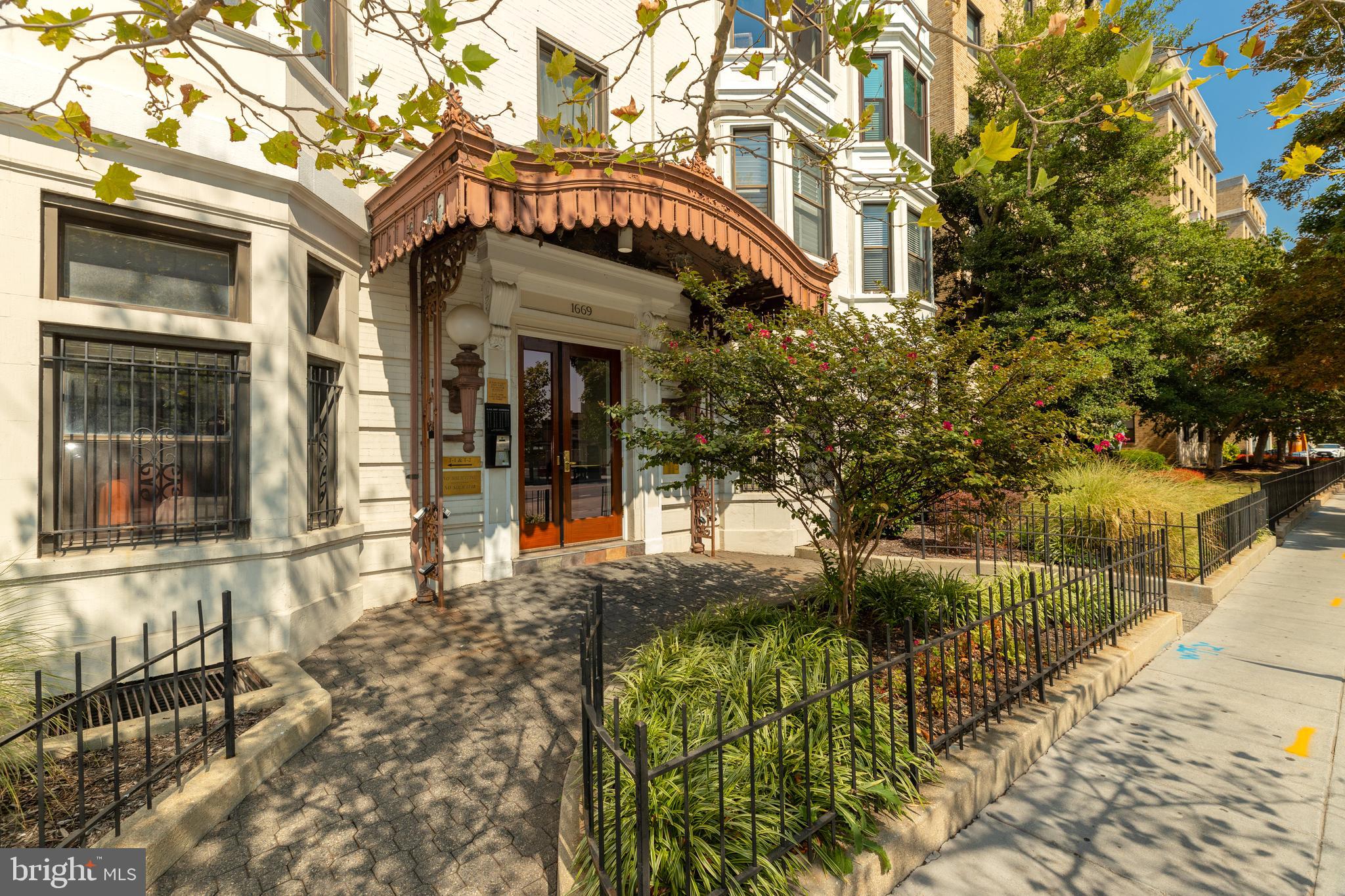 1669 Columbia Road Northwest, Unit 306 Washington, DC 20009 - Photo 3 of 32