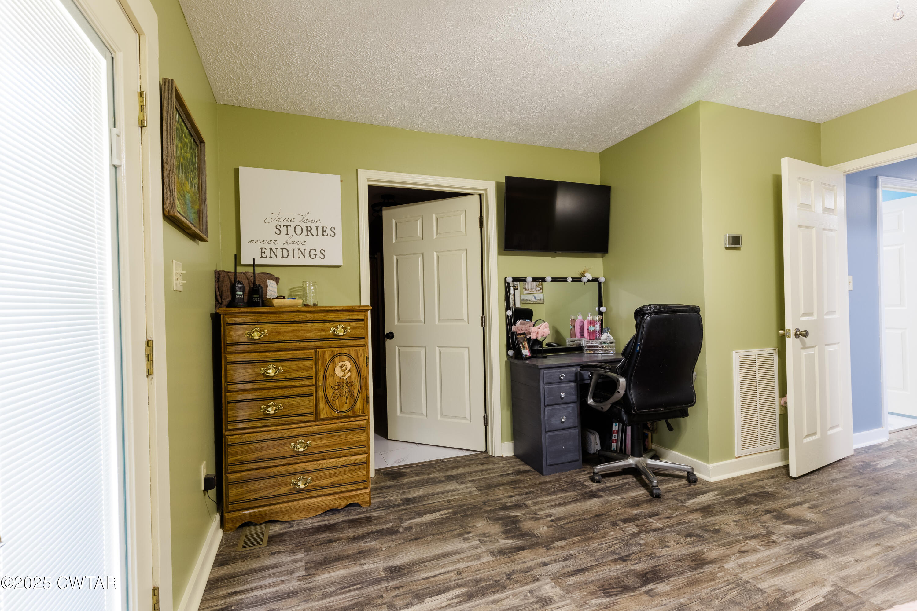 47 Peace Chapel Road Scotts Hill, TN 38374 - Photo 13 of 28 a view of a livingroom with workspace and a window