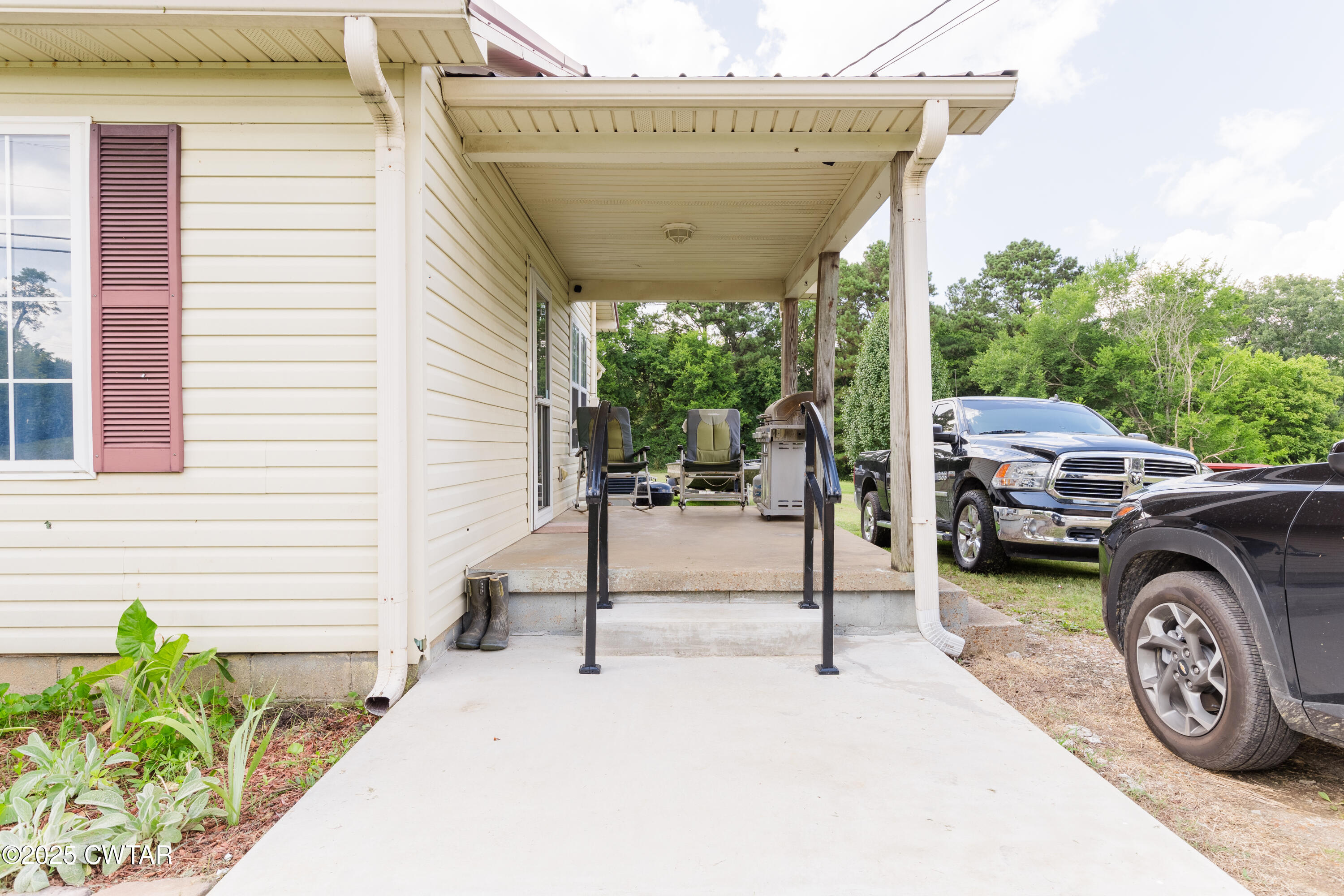 47 Peace Chapel Road Scotts Hill, TN 38374 - Photo 3 of 28 a view of a couches in patio of the house