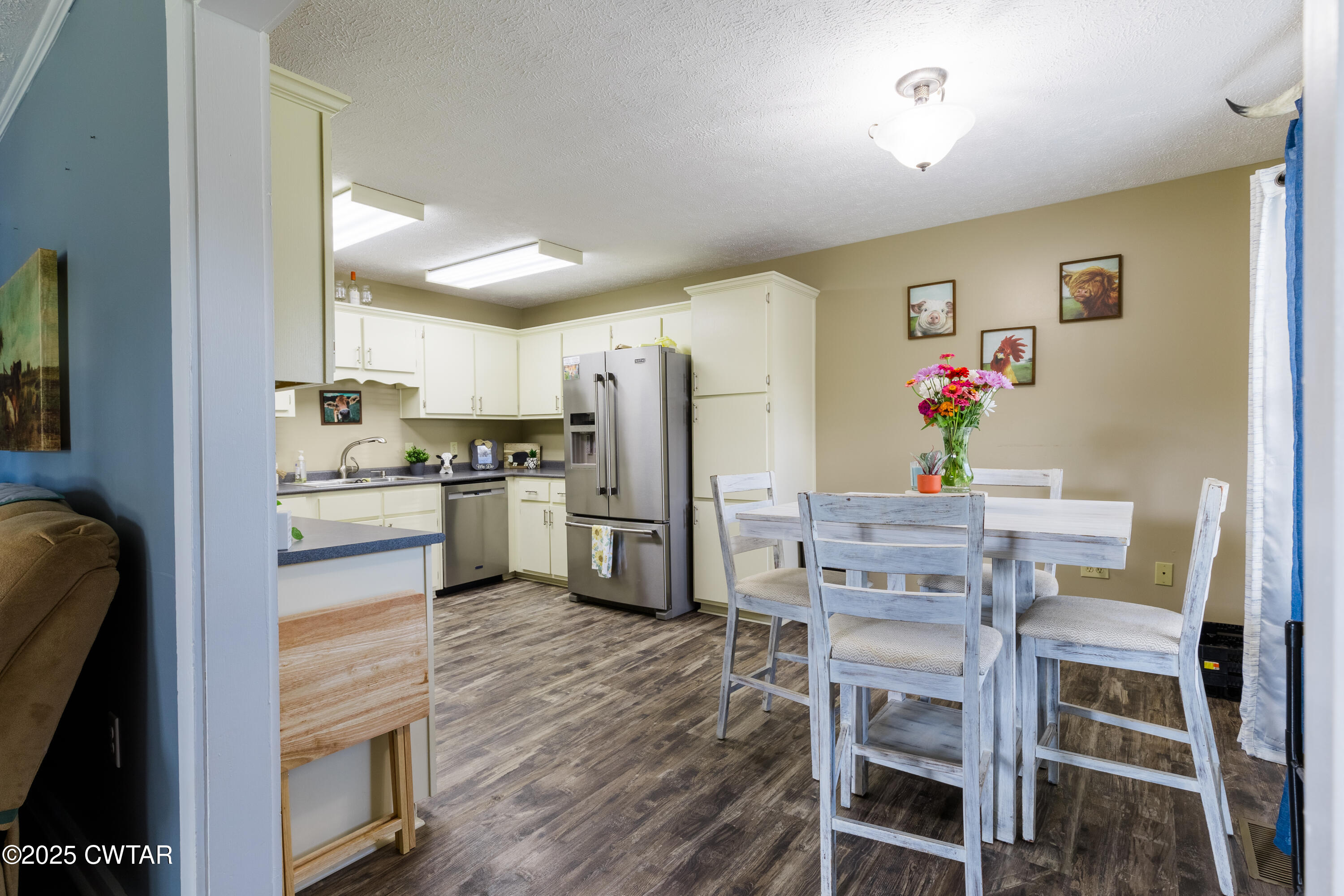 47 Peace Chapel Road Scotts Hill, TN 38374 - Photo 5 of 28 a kitchen with granite countertop cabinets and refrigerator