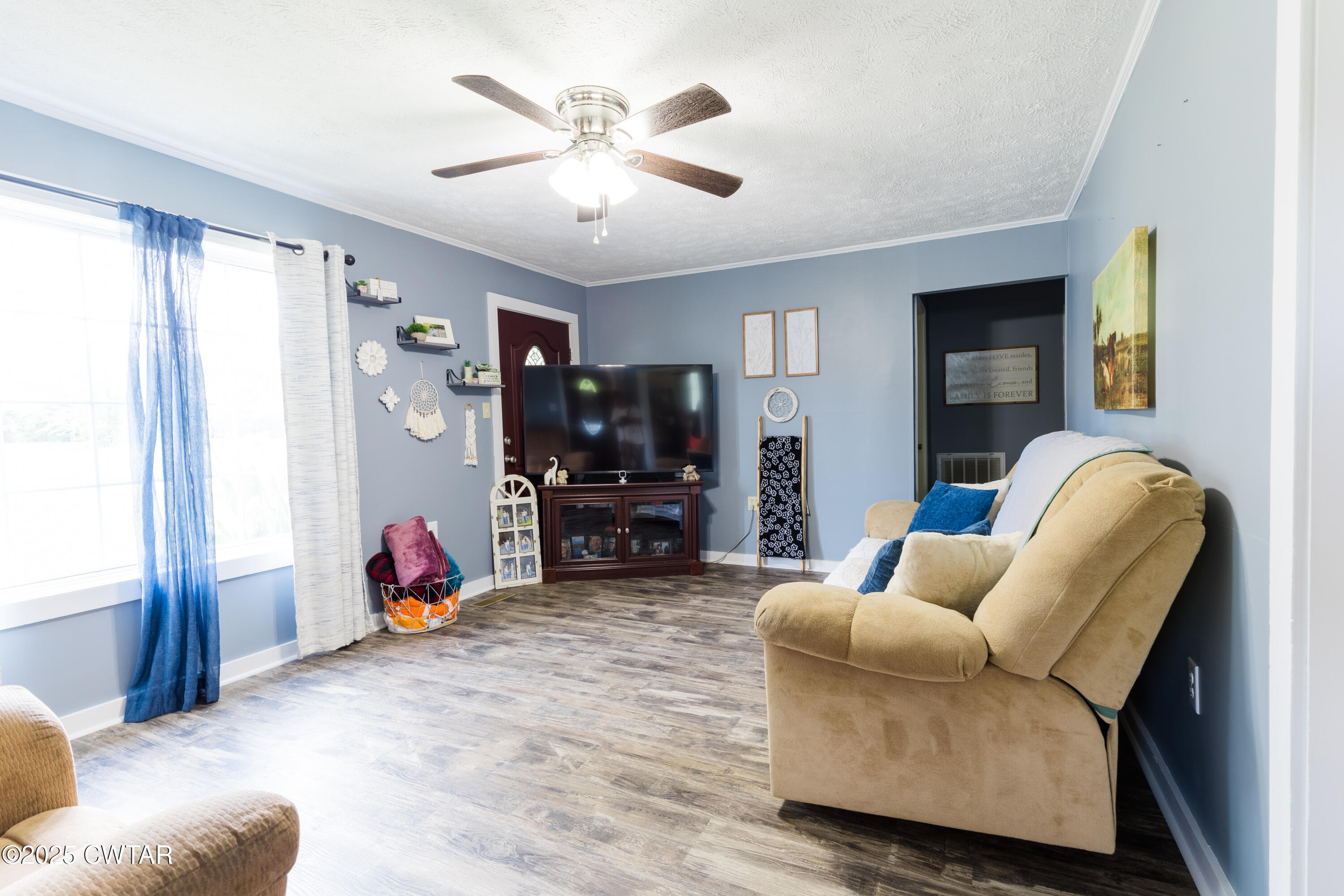 47 Peace Chapel Road Scotts Hill, TN 38374 - Photo 8 of 28 a living room with furniture and a flat screen tv