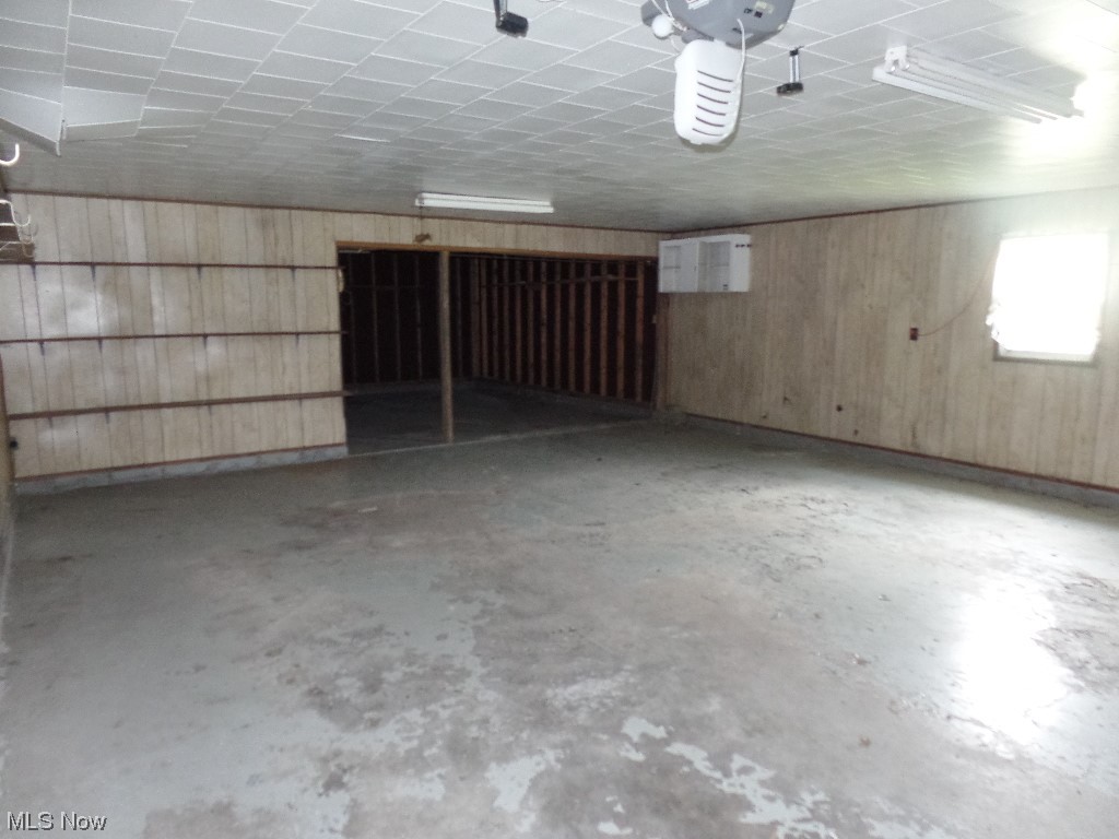 6135 Fultonrose Road Roseville, OH 43777 - Photo 13 of 14 garage