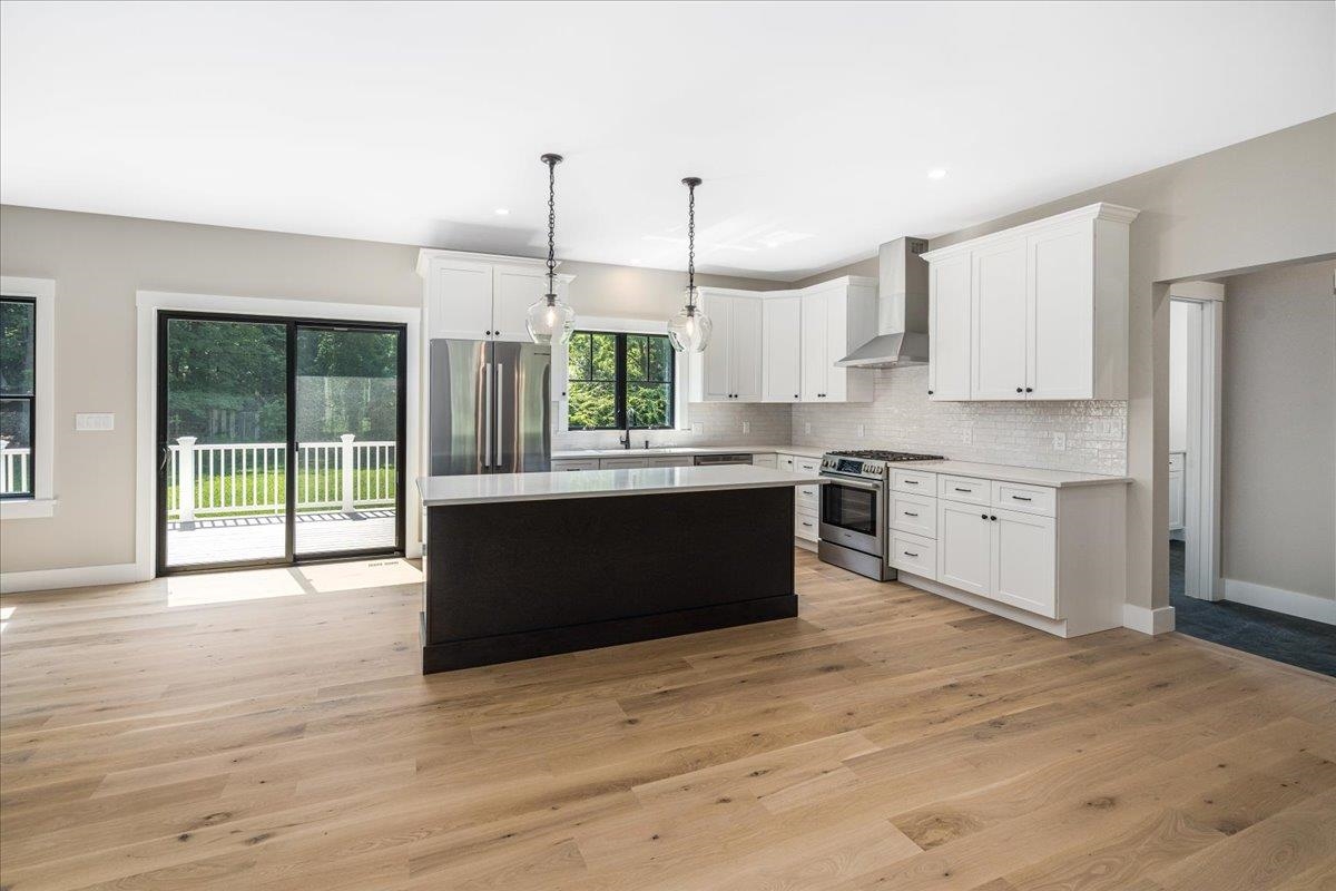 195 Amesbury Road Kensington, NH 03833 - Photo 4 of 51