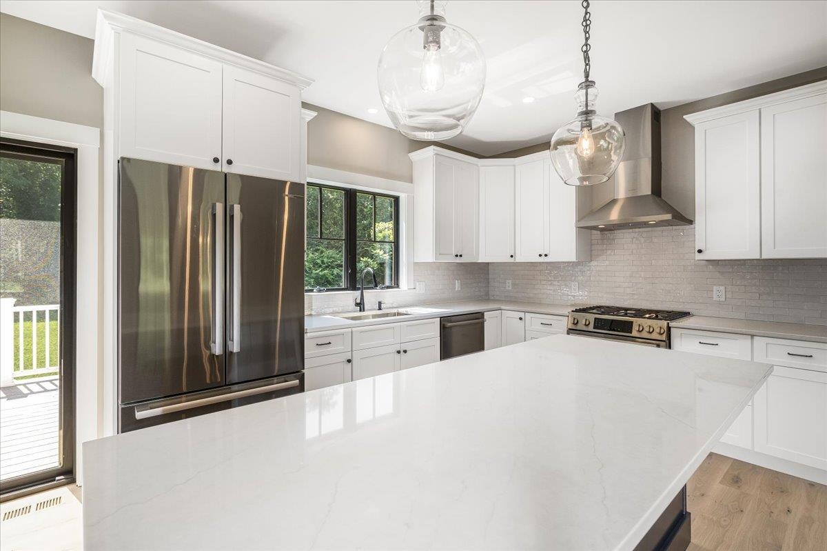 195 Amesbury Road Kensington, NH 03833 - Photo 5 of 51