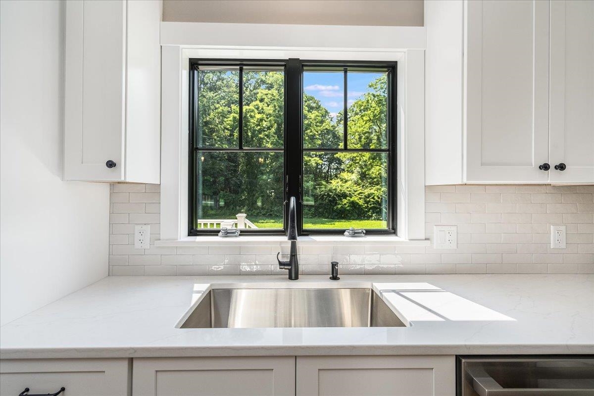 195 Amesbury Road Kensington, NH 03833 - Photo 6 of 51