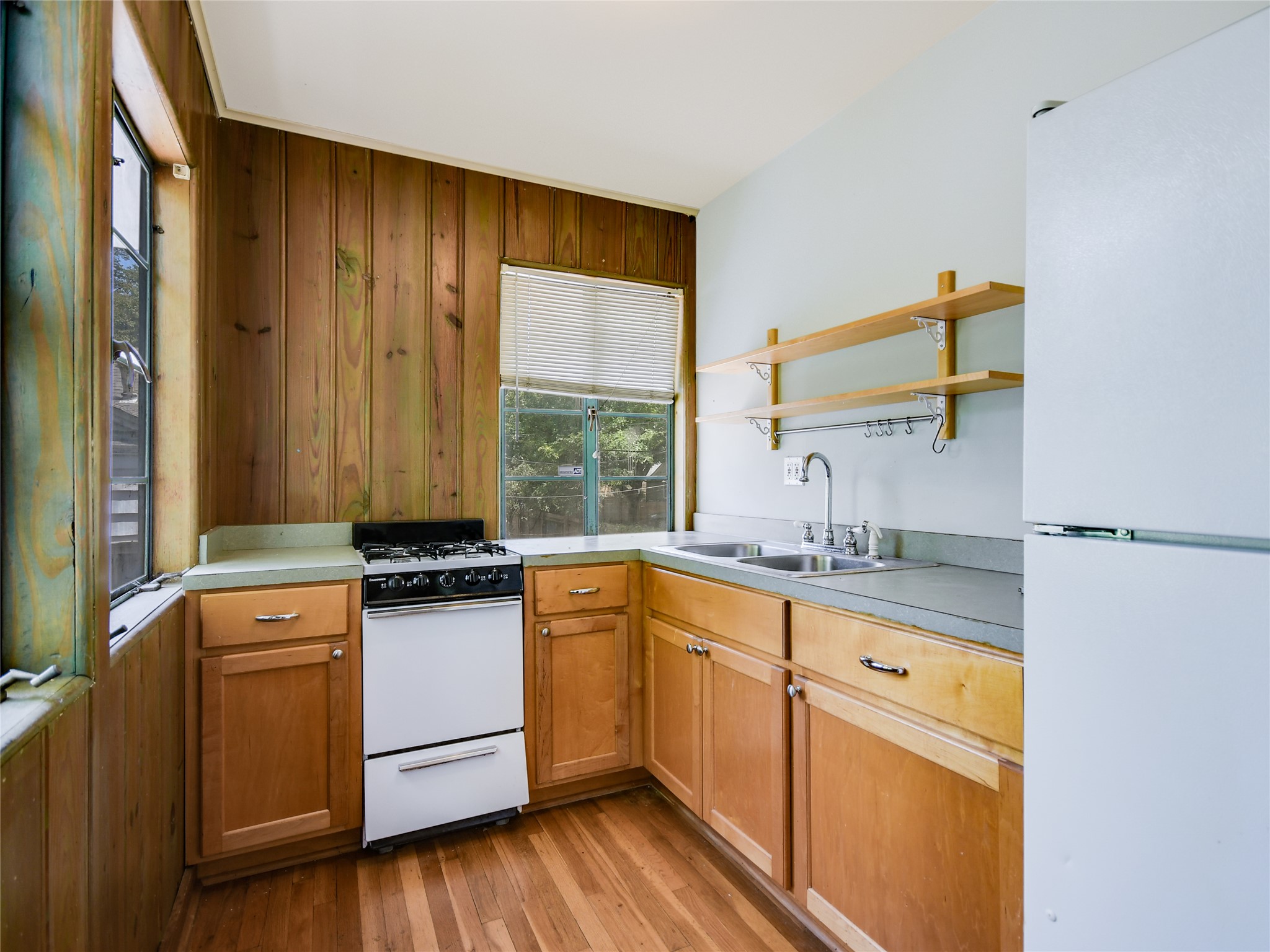 2304 Longview Street Austin, TX 78705 - Photo 25 of 33 Garage Apartment Kitchen