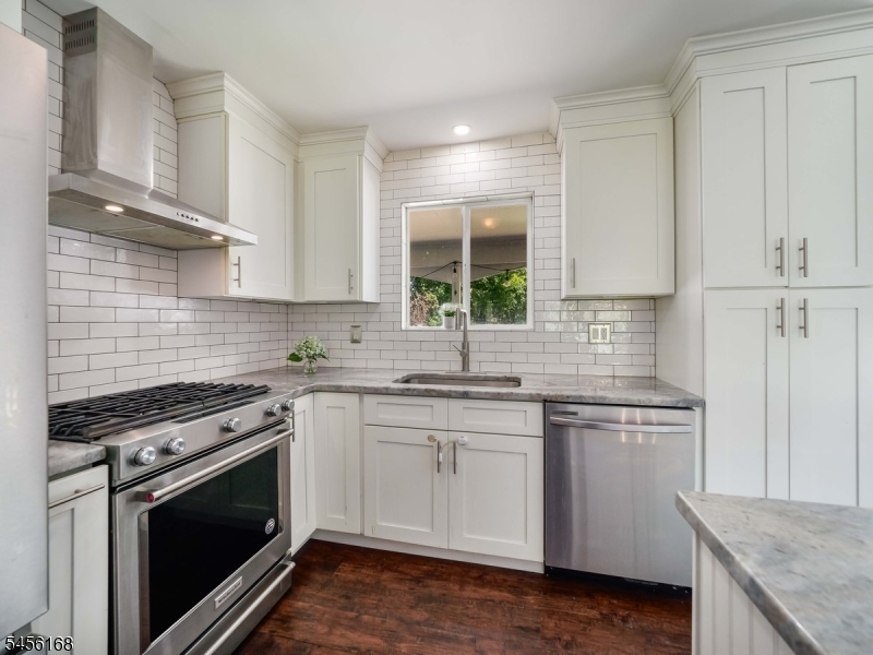 9 Lake Pochung Road Vernon, NJ 07461 - Photo 10 of 33 Gallery Image 10