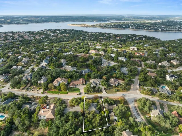 $640,000 | 603 Flamingo Boulevard, Lakeway, TX 78734