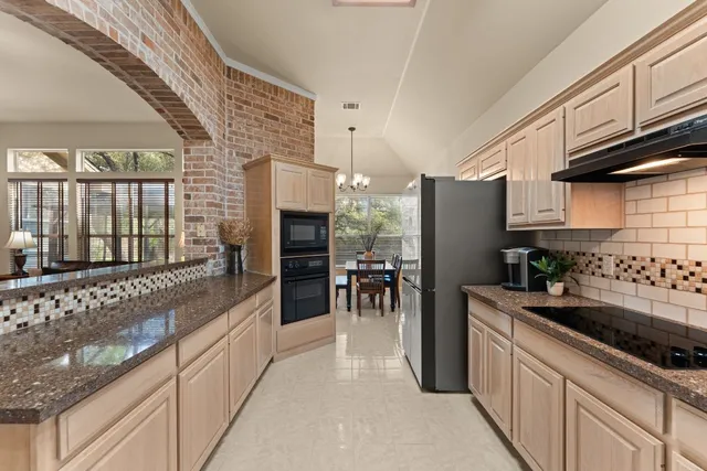 $640,000 | 603 Flamingo Boulevard, Lakeway, TX 78734