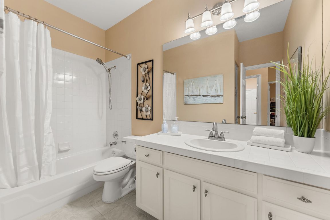 603 Flamingo Boulevard Lakeway, TX 78734 - Photo 10 of 40 The secondary bathroom has been updated and rarely used.