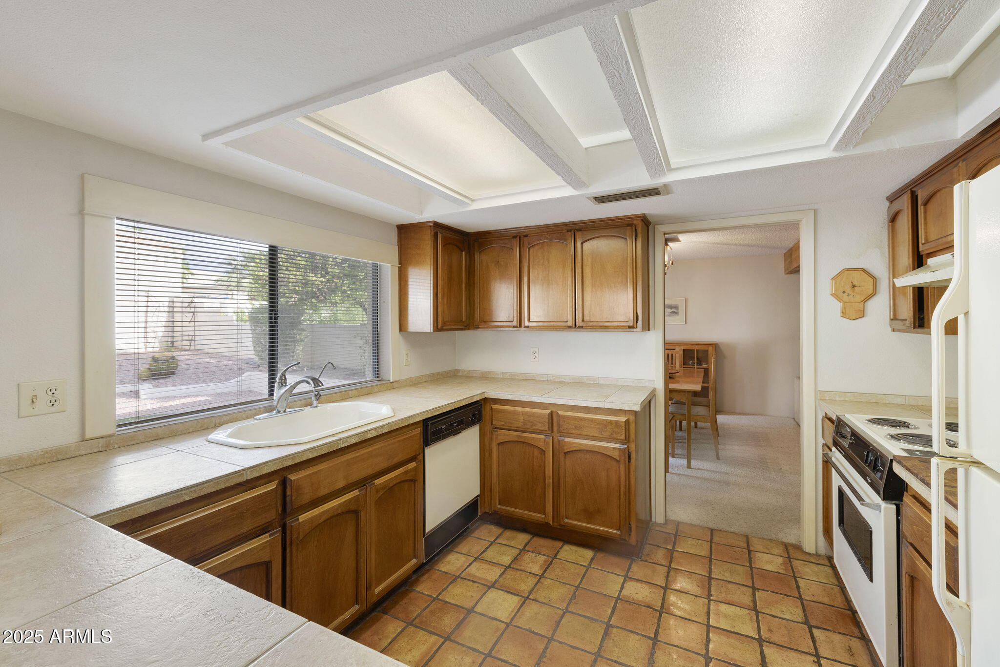 9406 South 47th Place Phoenix, AZ 85044 - Photo 11 of 31 Kitchen toDining