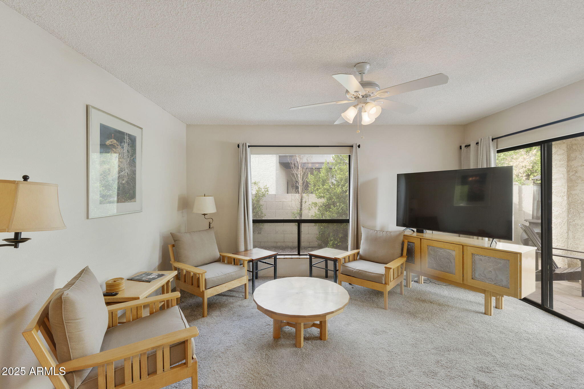 9406 South 47th Place Phoenix, AZ 85044 - Photo 3 of 31 Living Room