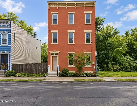 $1,700 | 44 Alexander Street, Unit 1, Albany, NY 12202