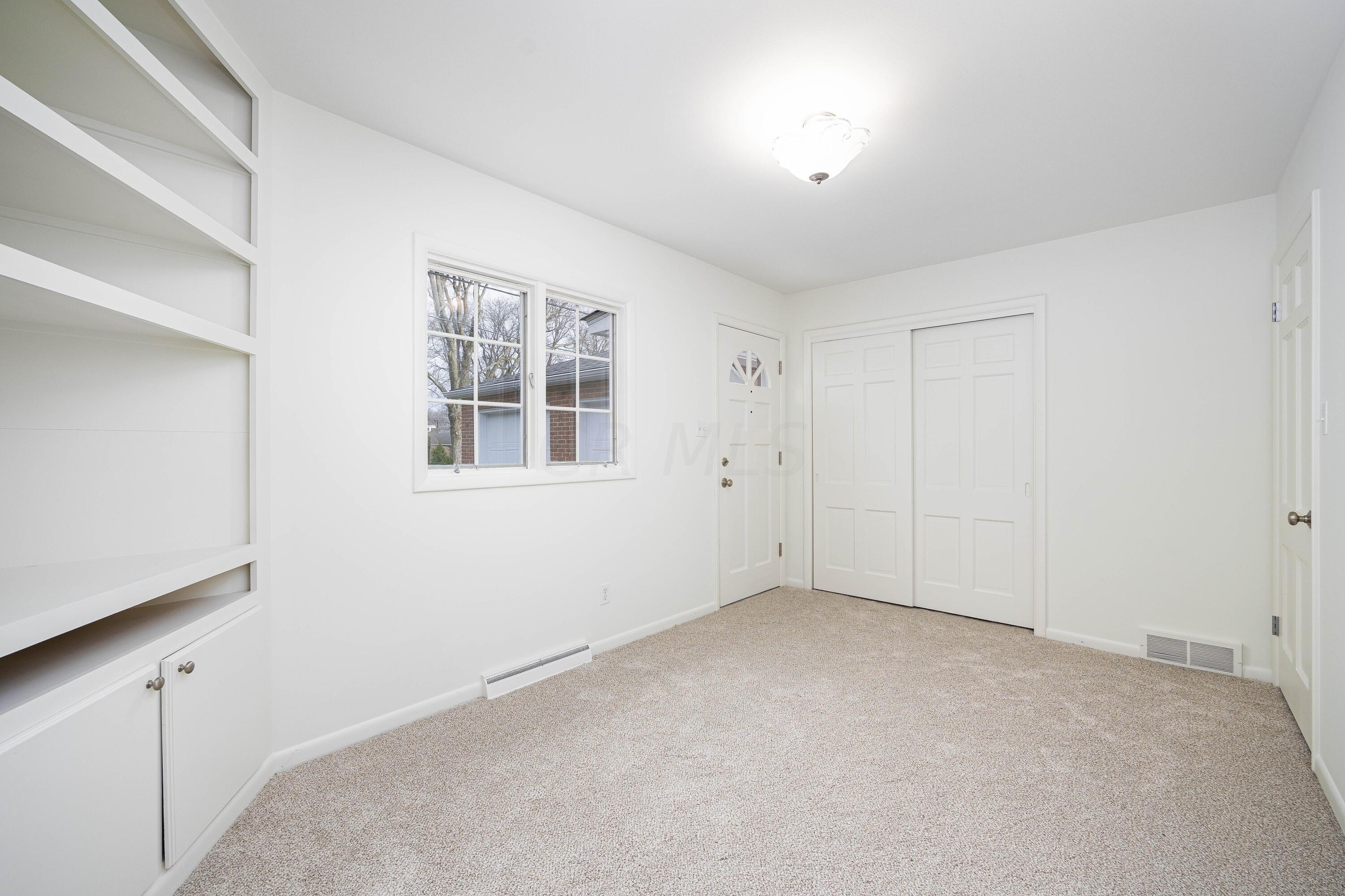 1515 Zollinger Road Columbus, OH 43221 - Photo 17 of 40 Family room/den