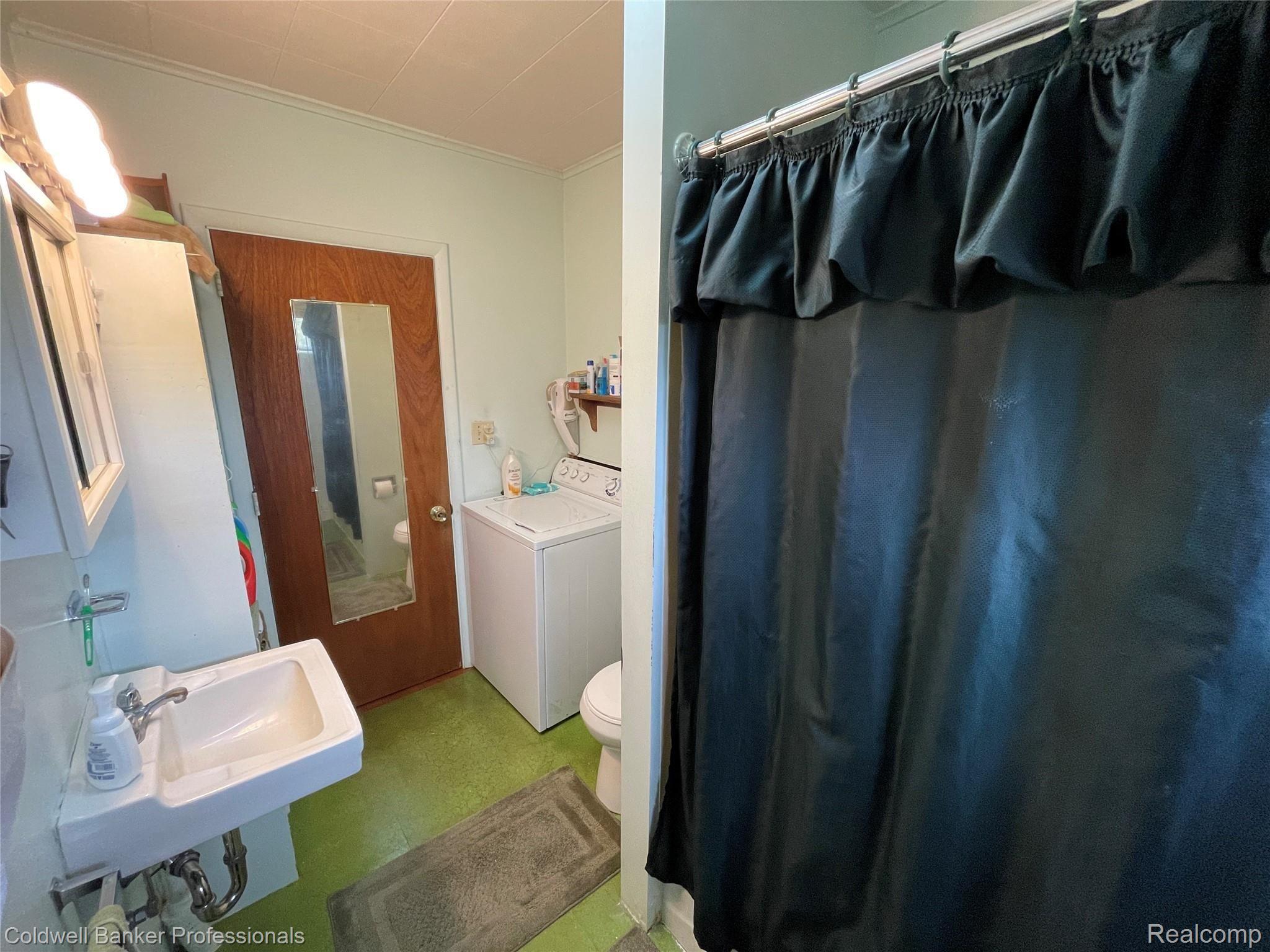 2947 Parmenter Road Corunna, MI 48817 - Photo 17 of 51 Bathroom.JPG