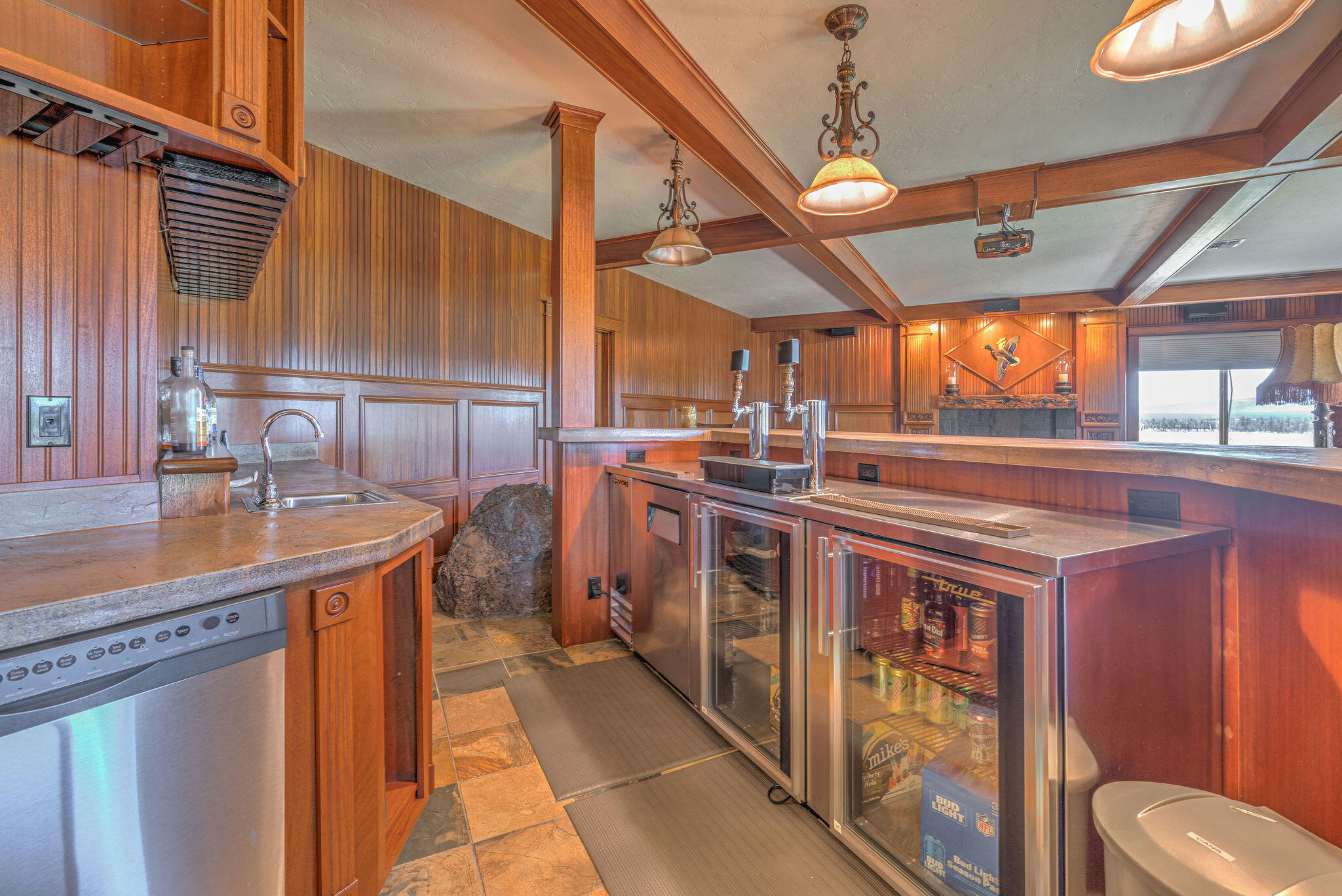 23770 Dodds Road Bend, OR 97701 - Photo 24 of 90 bar room