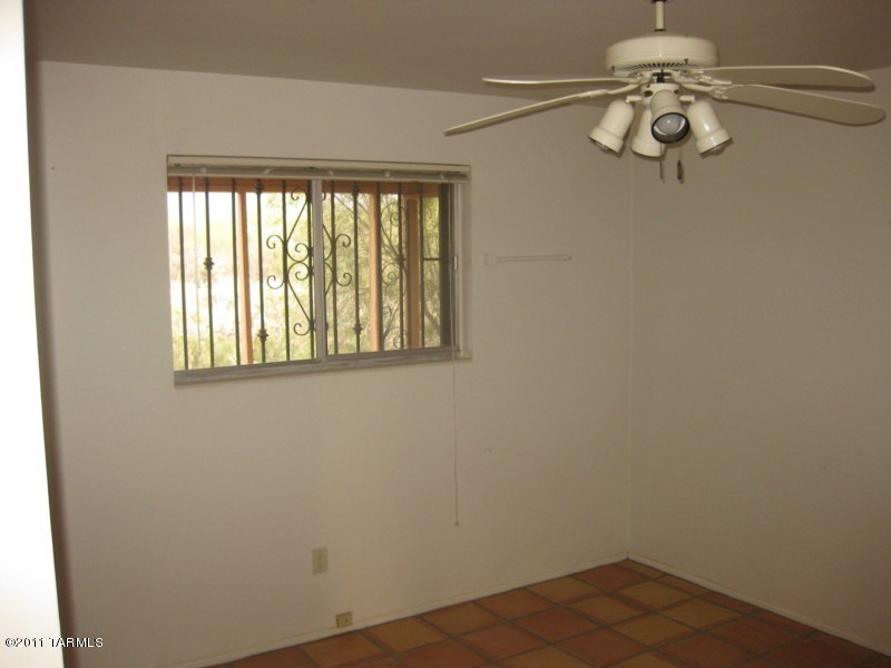 2550 North Grannen Road Tucson, AZ 85745 - Photo 7 of 12